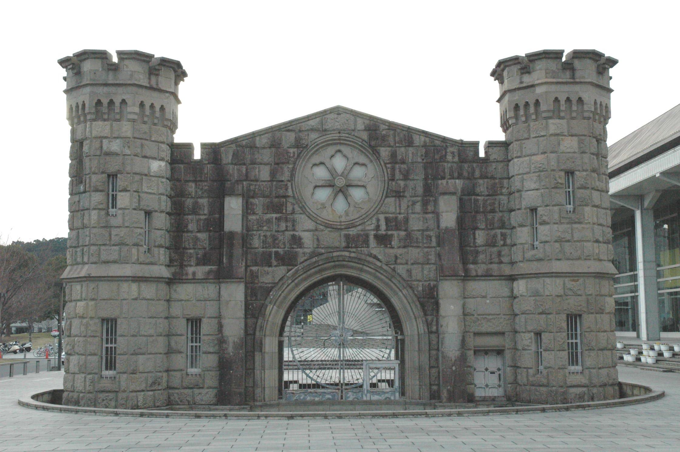 🏛️ 구 가고시마 형무소 정문 (큐-카고시마케-무쇼세-몬) 이미지 6